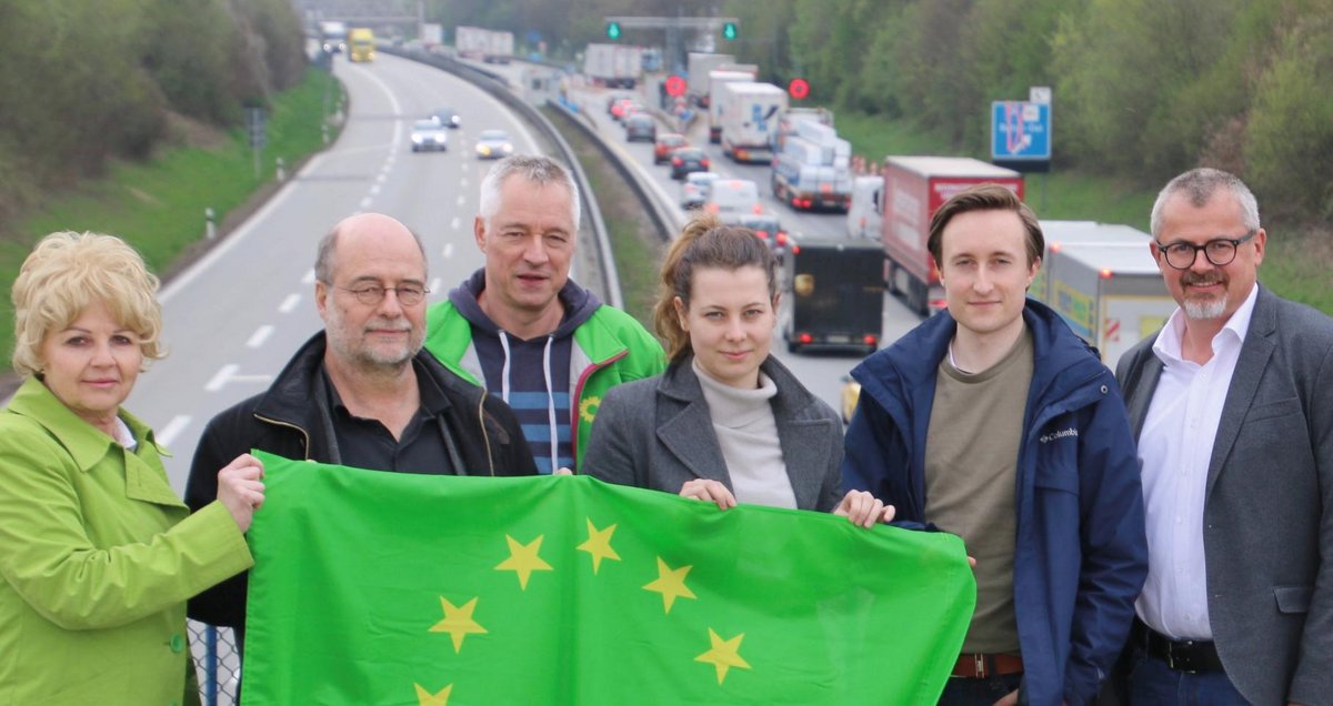 GRÜNE wehren sich gegen alle Versuche der Spaltung. Egal ob in unseren Gemeinden oder innerhalb Europas. Für ein Ende der Grenzkontrollen an der Autobahn A3: Brigitte Steidele, Eike Hallitzky, Dirk Wildt, Jamila Schäfer, Timm Schulze und Uli Swoboda.